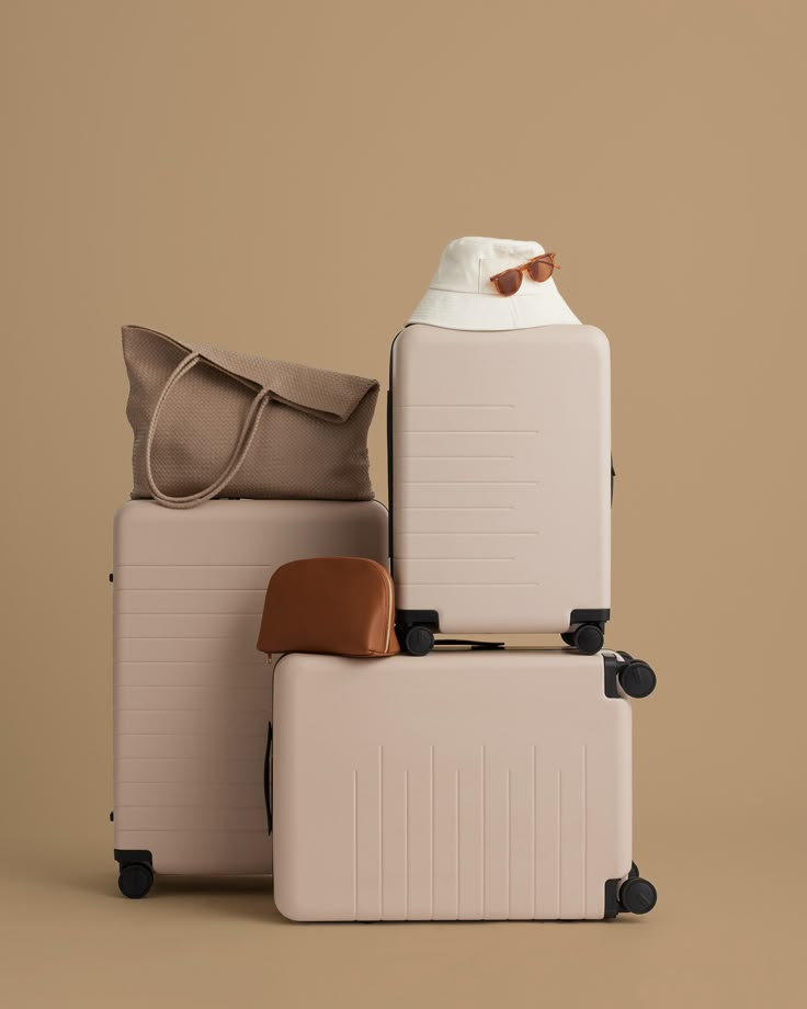✈️ How I Travel with a Full Skincare Routine (Without Overpacking)